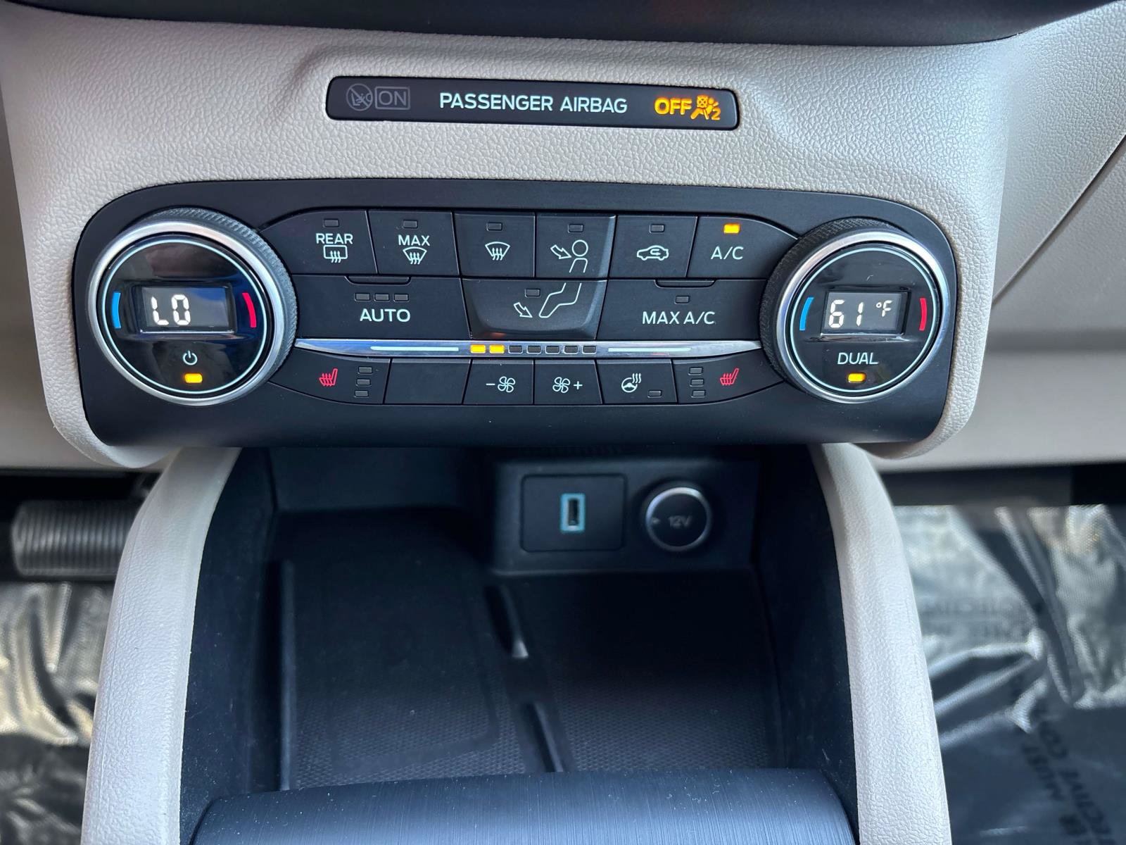 Used 2020 Ford Escape Titanium FWD image 27