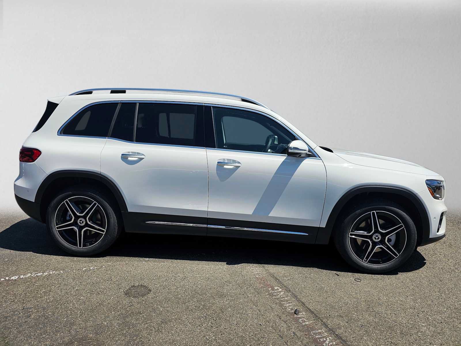 New 2026 Mercedes-Benz GLB 250 image 2