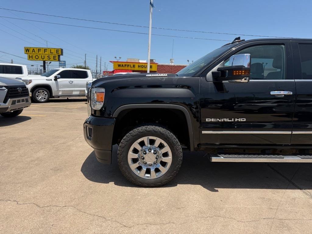 Used 2019 GMC Sierra 2500 Denali w/ Duramax Plus Package AWD/4WD image 4