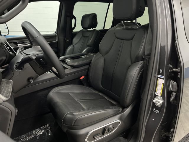 Used 2023 Jeep Wagoneer Series II w/ Premium Group I image 4