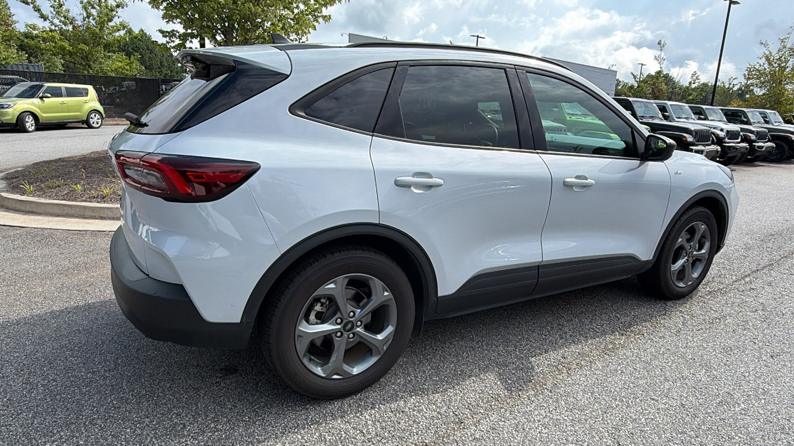 Used 2025 Ford Escape ST-Line FWD image 8
