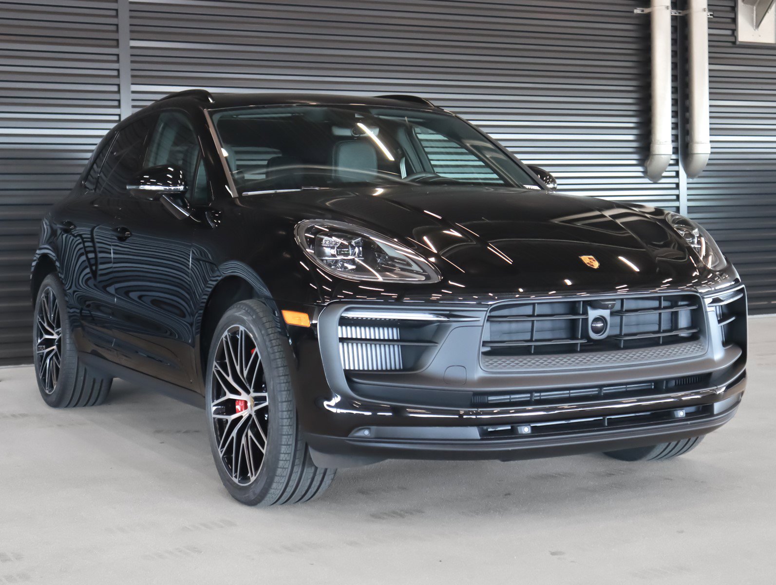 Certified 2025 Porsche Macan GTS image 7