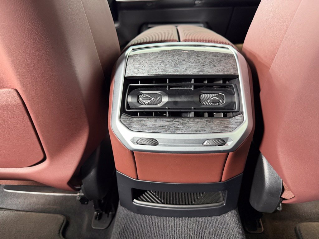 Used 2023 BMW 740i w/ Executive Package RWD image 37