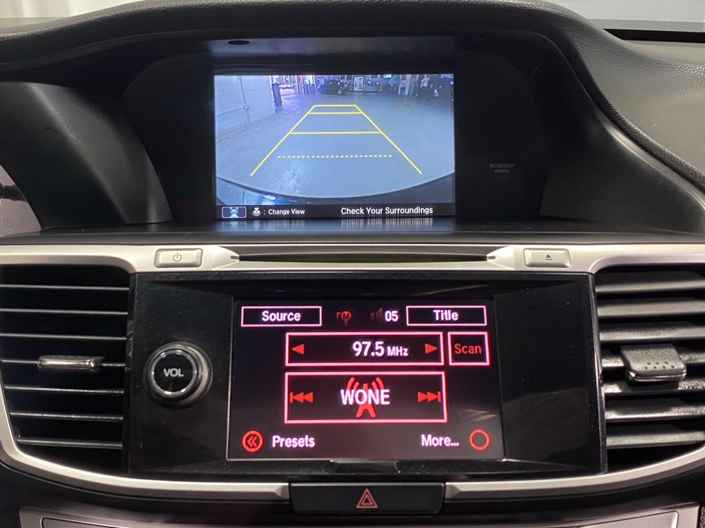 Used 2015 Honda Accord Touring image 21