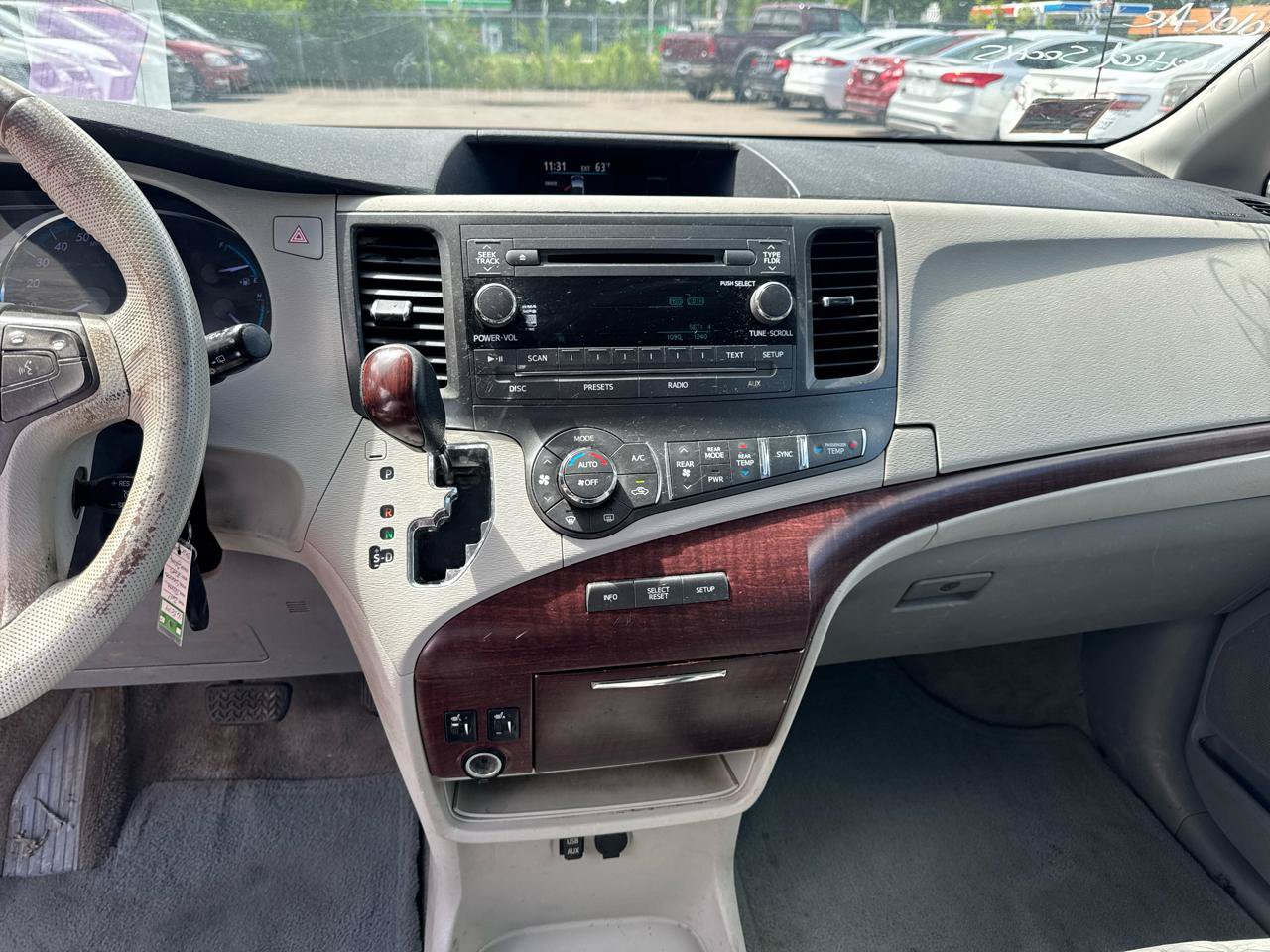 Used 2011 Toyota Sienna XLE FWD image 10
