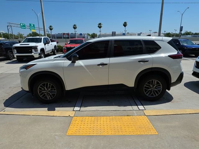 Used 2023 Nissan Rogue S image 7