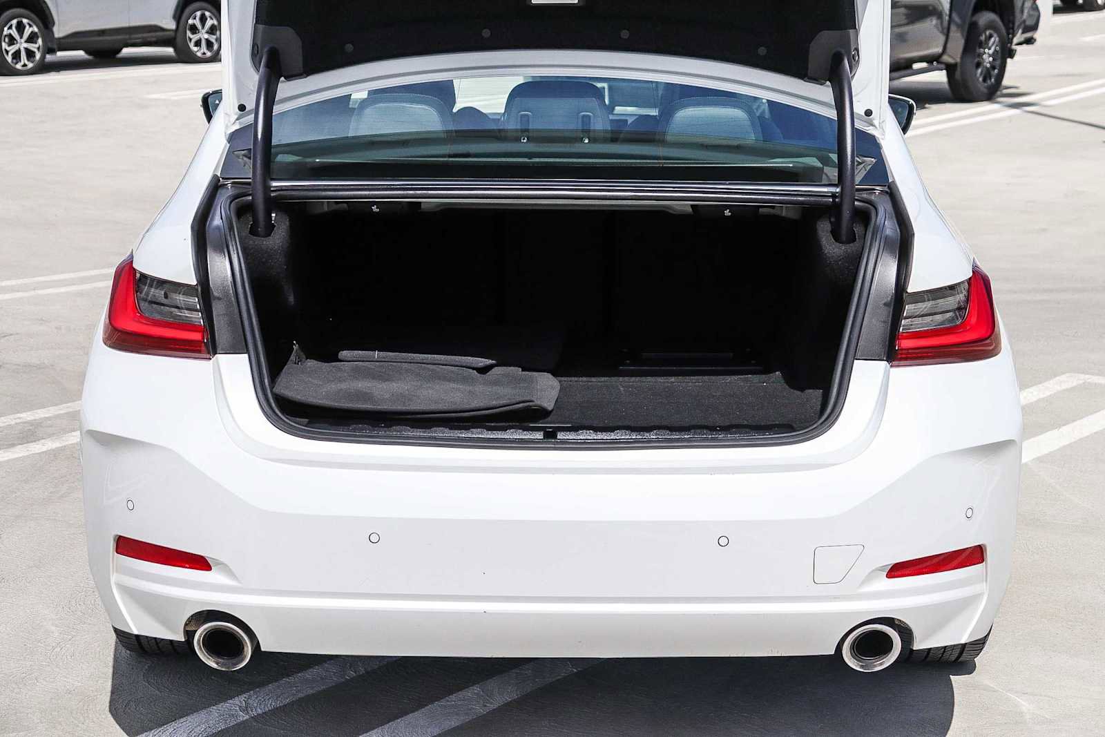 Used 2024 BMW 330e image 25