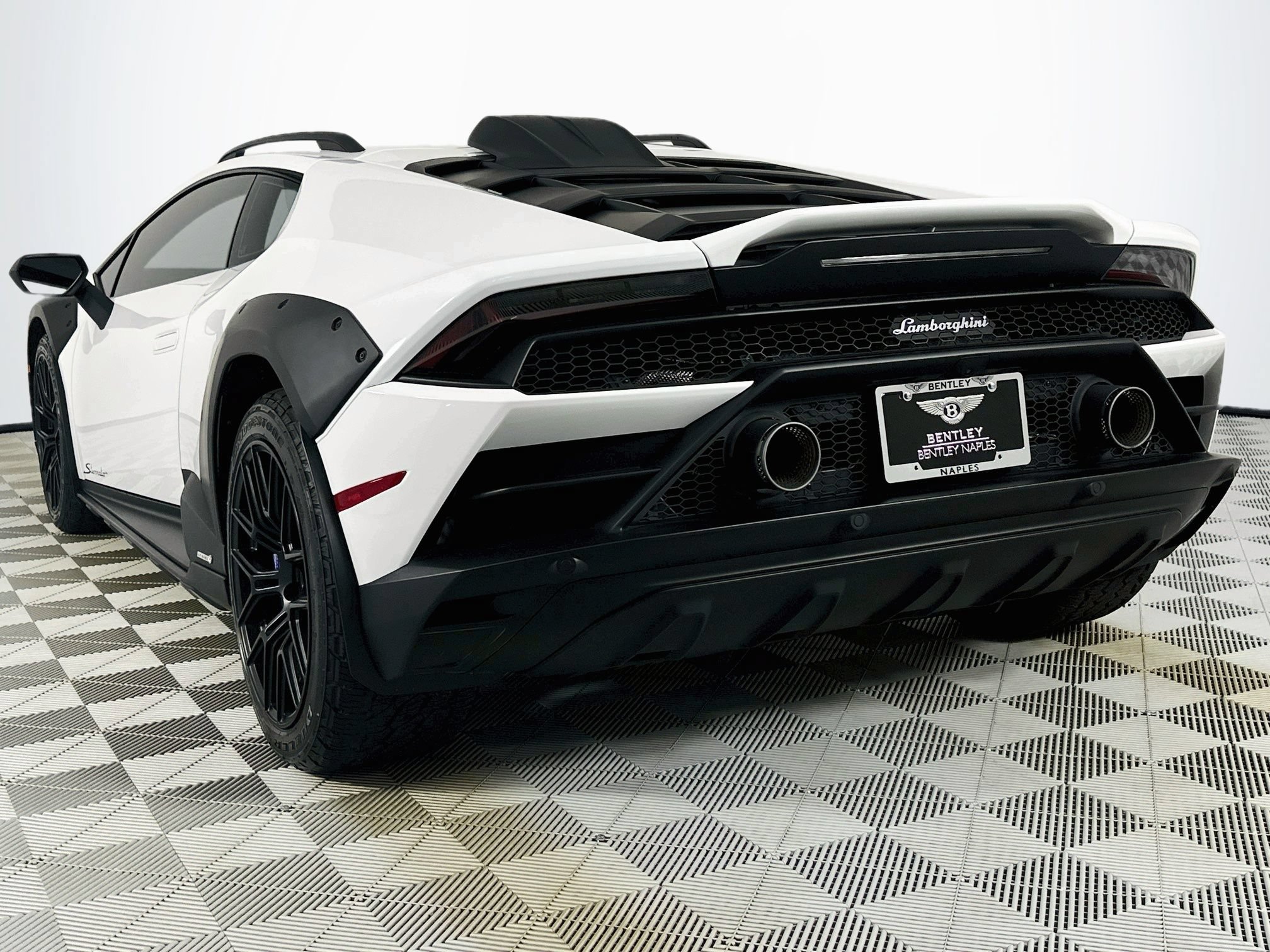 Used 2023 Lamborghini Huracan Sterrato AWD/4WD image 30