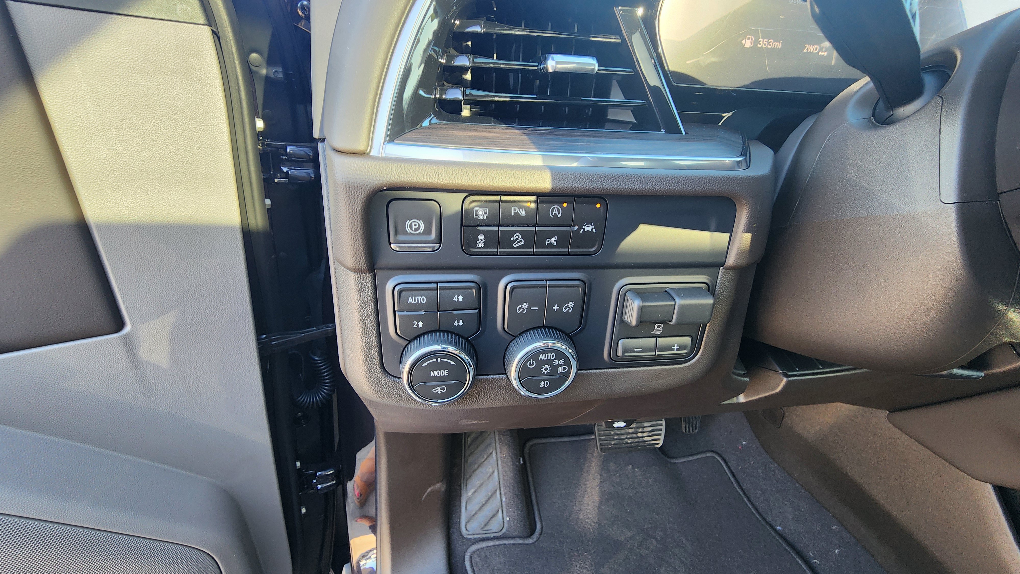 New 2026 Chevrolet Tahoe Z71 w/ Z71 Off-Road Package AWD/4WD image 12