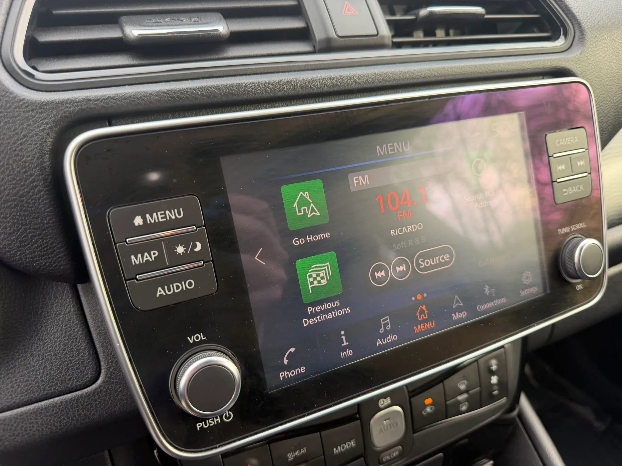 Used 2022 Nissan Leaf SV image 24