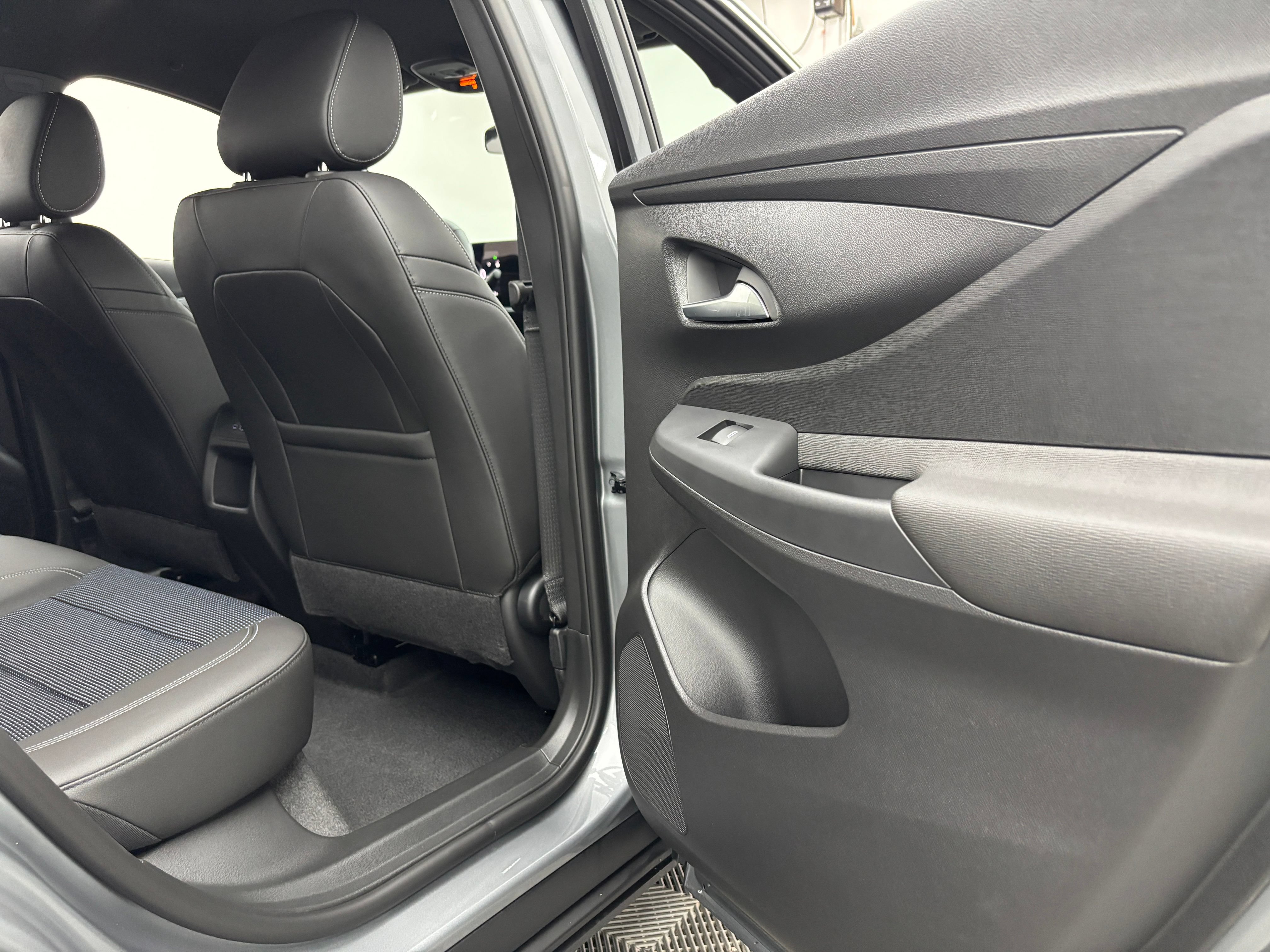 New 2026 Buick Envista Sport Touring w/ Convenience I Package FWD image 31