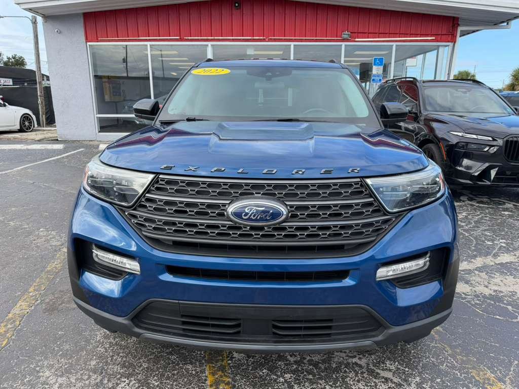Used 2022 Ford Explorer XLT w/ Equipment Group 202A image 2