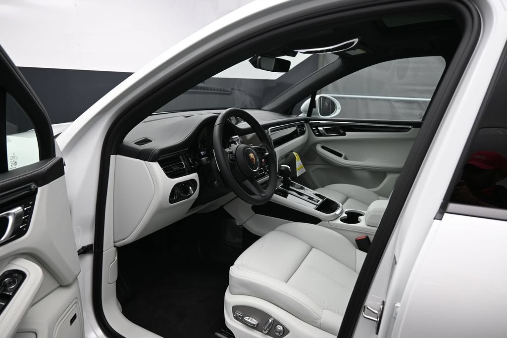 New 2026 Porsche Macan AWD/4WD image 5