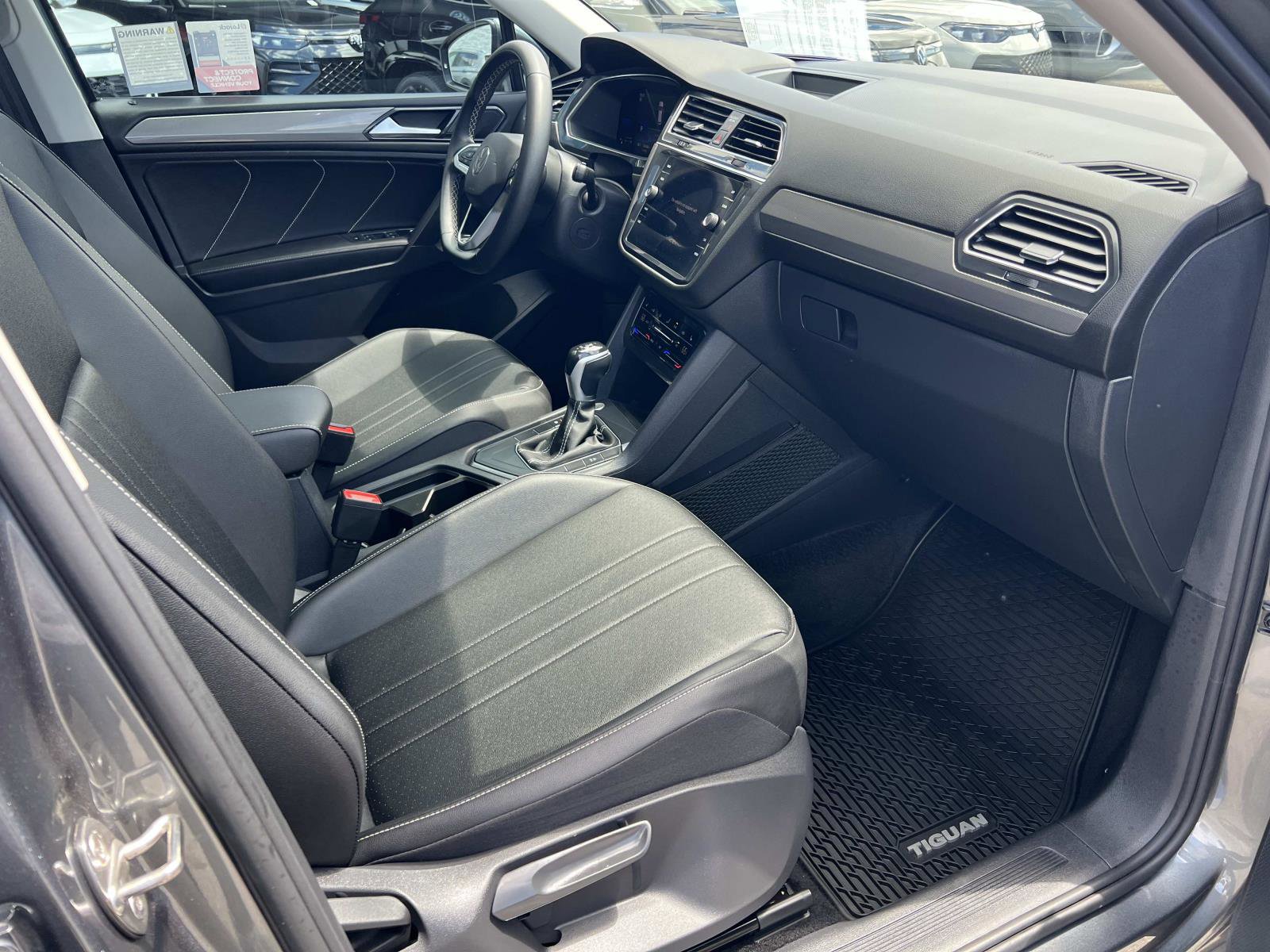 Certified 2023 Volkswagen Tiguan SE w/ Panoramic Sunroof Package FWD image 31