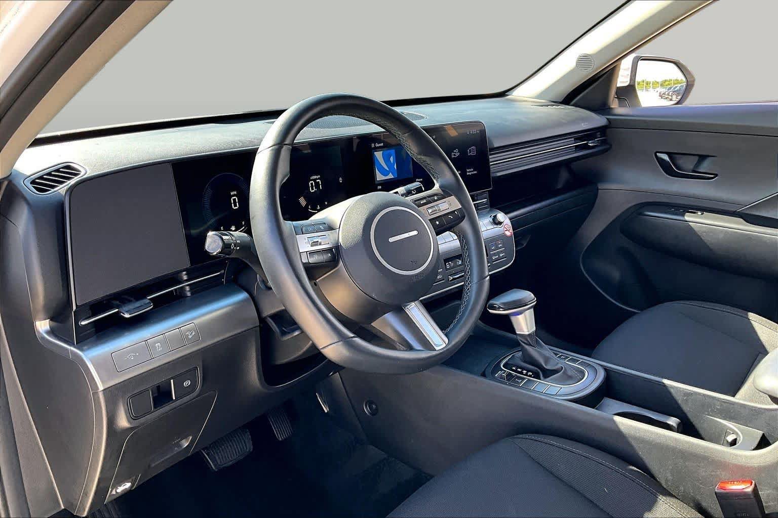 Certified 2025 Hyundai Kona SEL AWD/4WD image 18