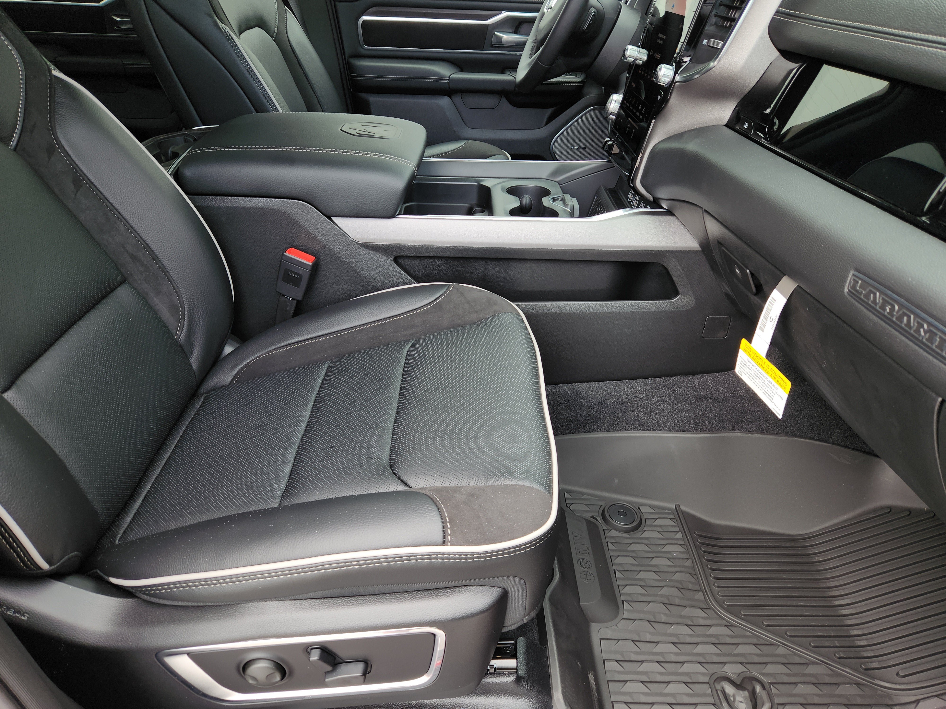 New 2026 RAM 1500 Laramie AWD/4WD image 12