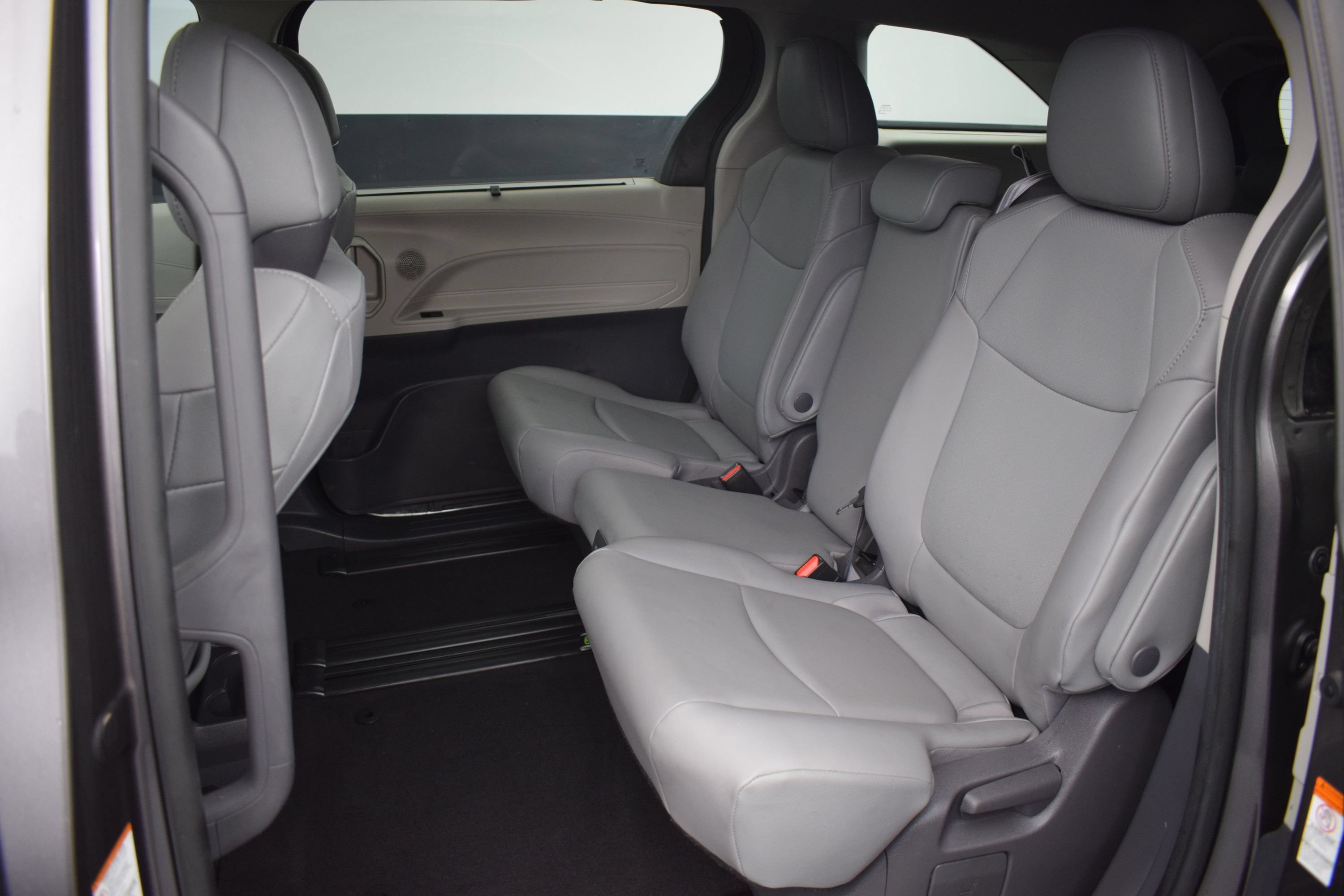 Used 2021 Toyota Sienna XLE FWD image 15