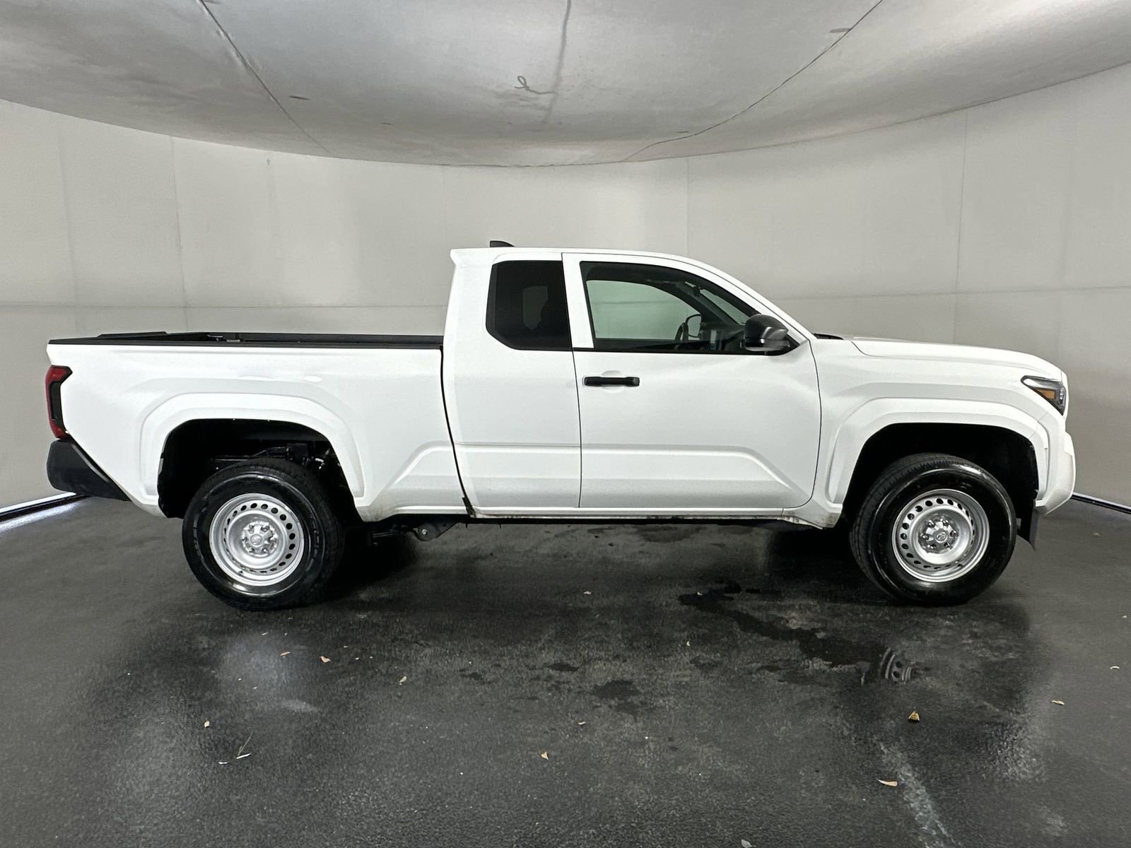 Used 2025 Toyota Tacoma SR image 9