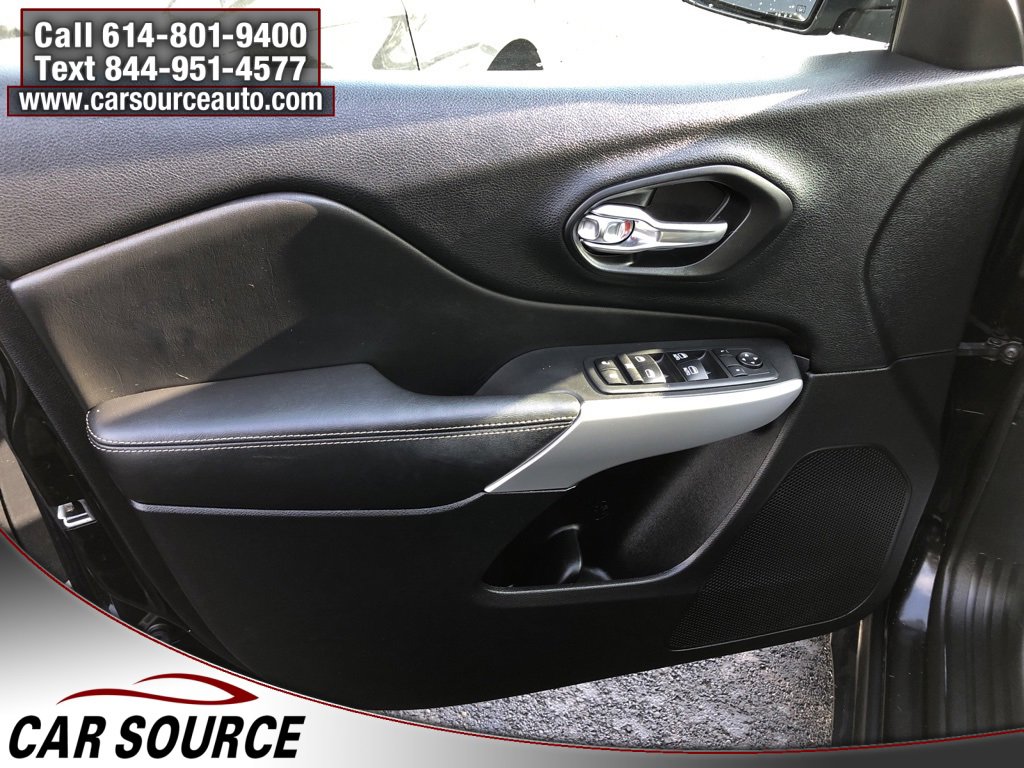 Used 2018 Jeep Cherokee Latitude Plus w/ Cold Weather Group image 16