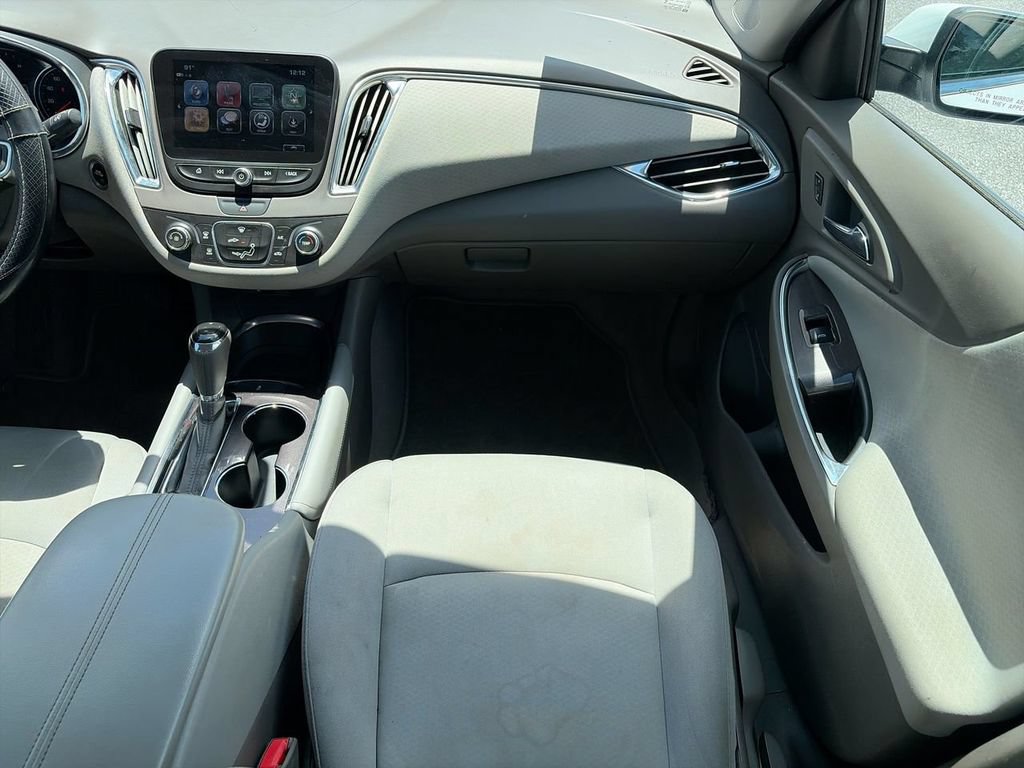 Used 2017 Chevrolet Malibu LT FWD image 12