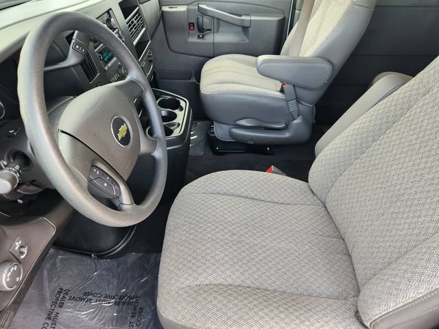 Used 2025 Chevrolet Express 3500 LT w/ LT Preferred Equipment Group RWD image 4