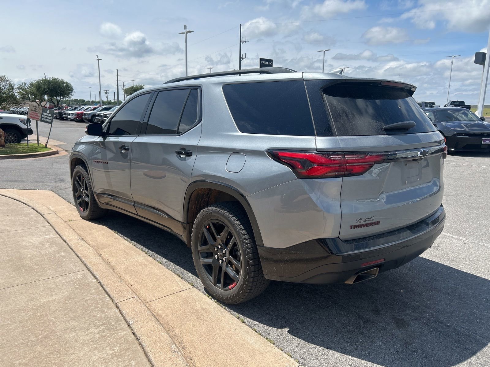 Used 2023 Chevrolet Traverse Premier w/ Redline Edition FWD image 7