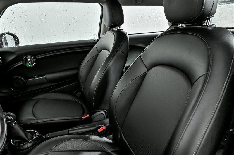 Used 2016 MINI Cooper 2-Door Hardtop image 18