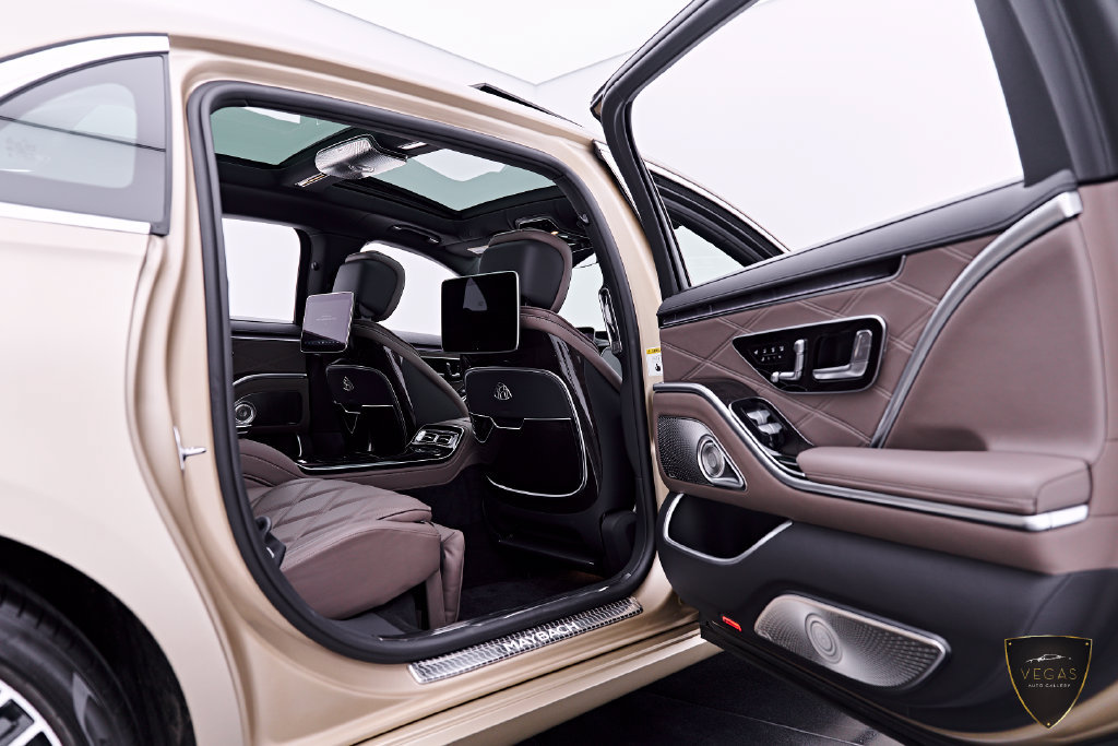 Used 2024 Mercedes-Benz Maybach S 680 4MATIC image 35