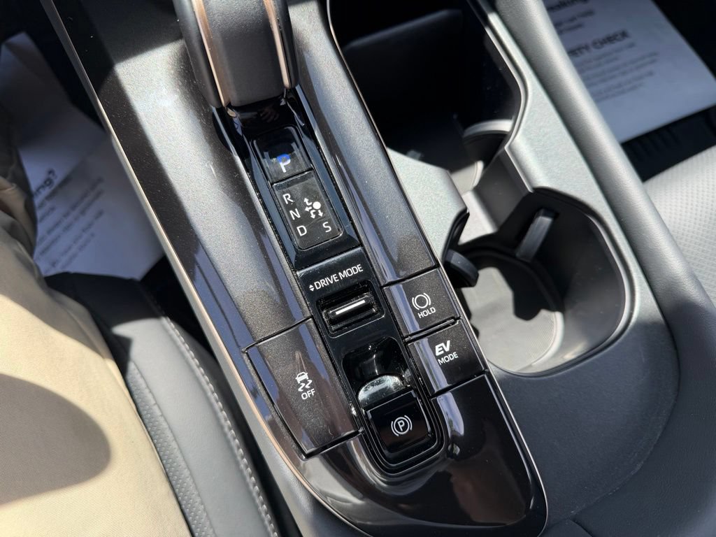 Certified 2025 Toyota Crown Signia AWD/4WD image 18