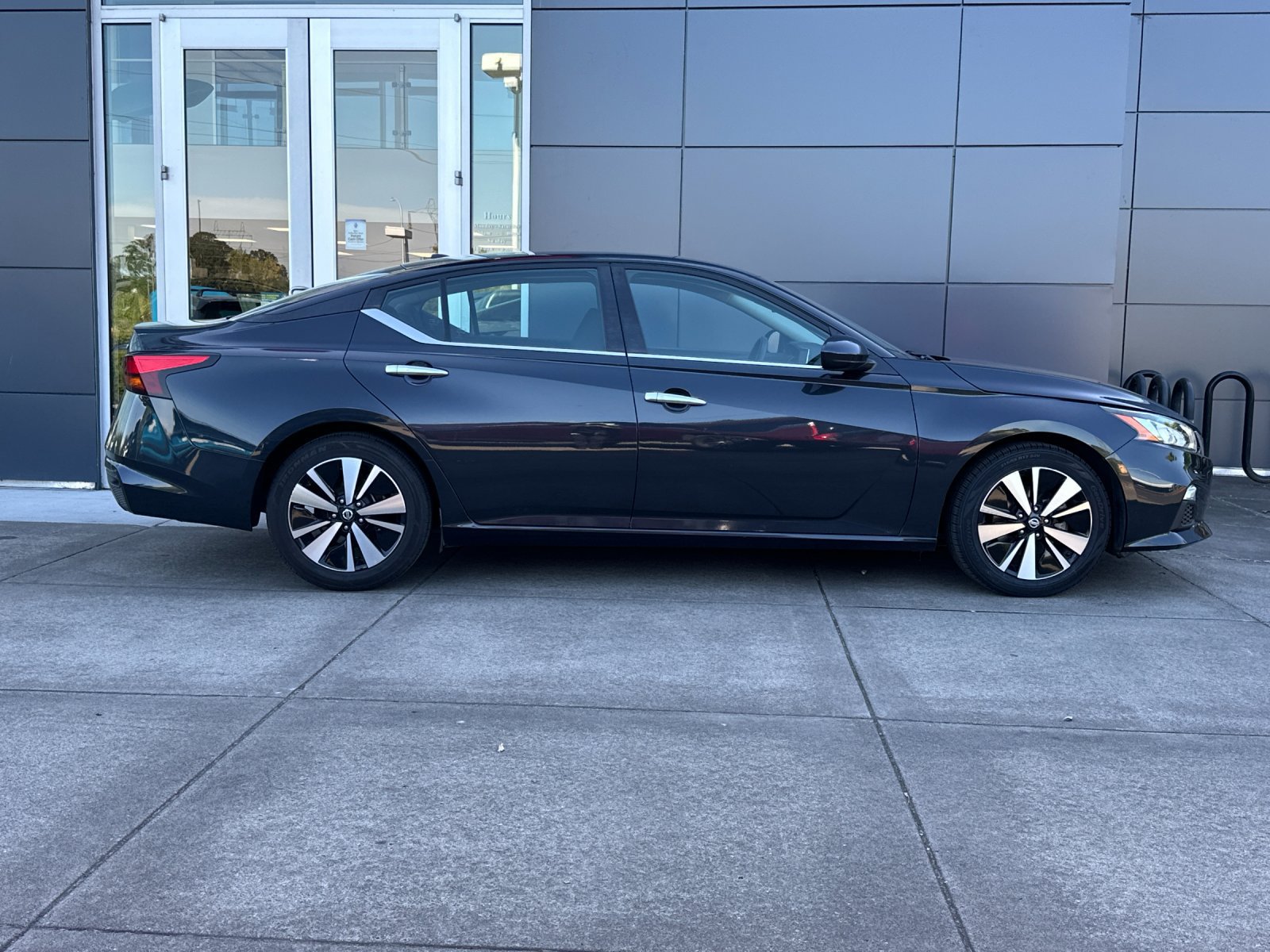 Used 2022 Nissan Altima 2.5 SV FWD image 3