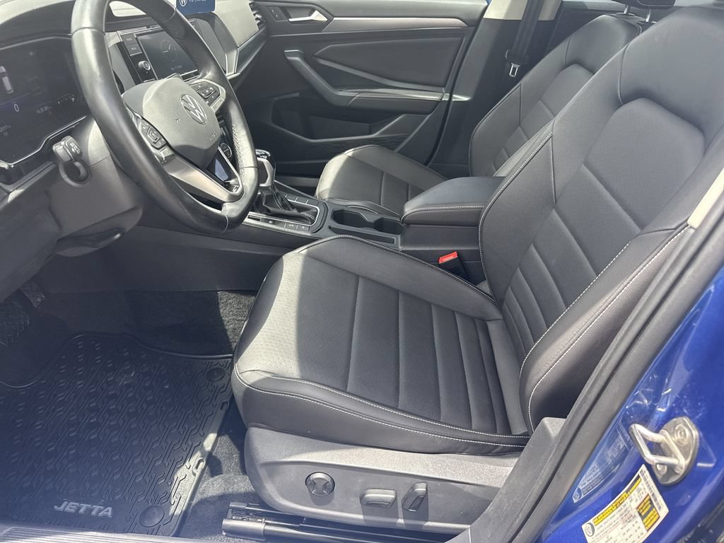 Used 2023 Volkswagen Jetta SE FWD image 12