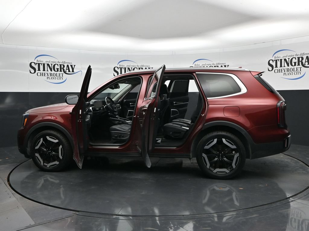 Used 2023 Kia Telluride EX w/ EX Captain's Chair Package FWD image 37