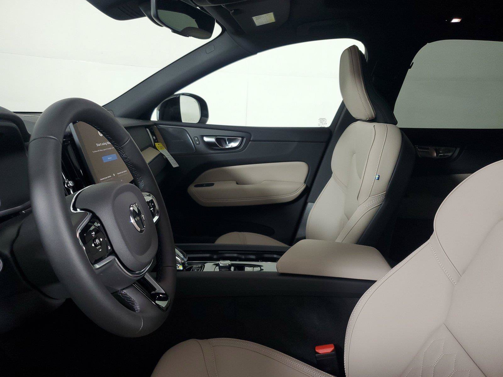 New 2027 Volvo XC60 B5 Plus AWD/4WD image 22