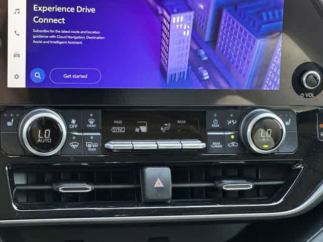 Used 2024 Toyota Highlander XLE AWD/4WD image 15
