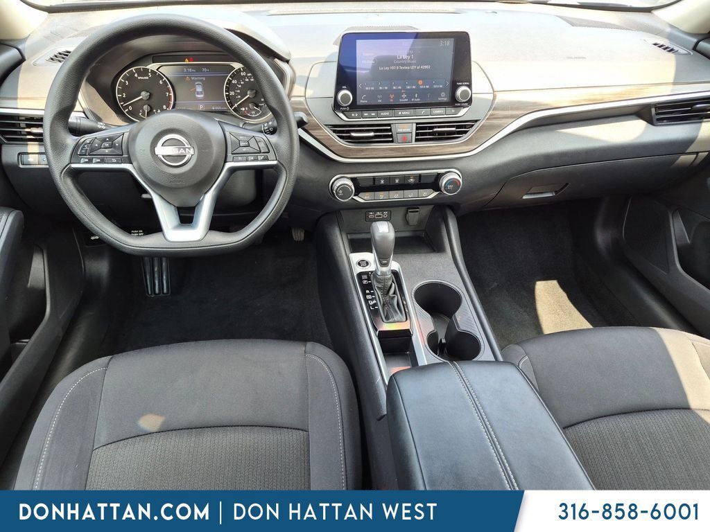 Used 2025 Nissan Altima 2.5 SV FWD image 2