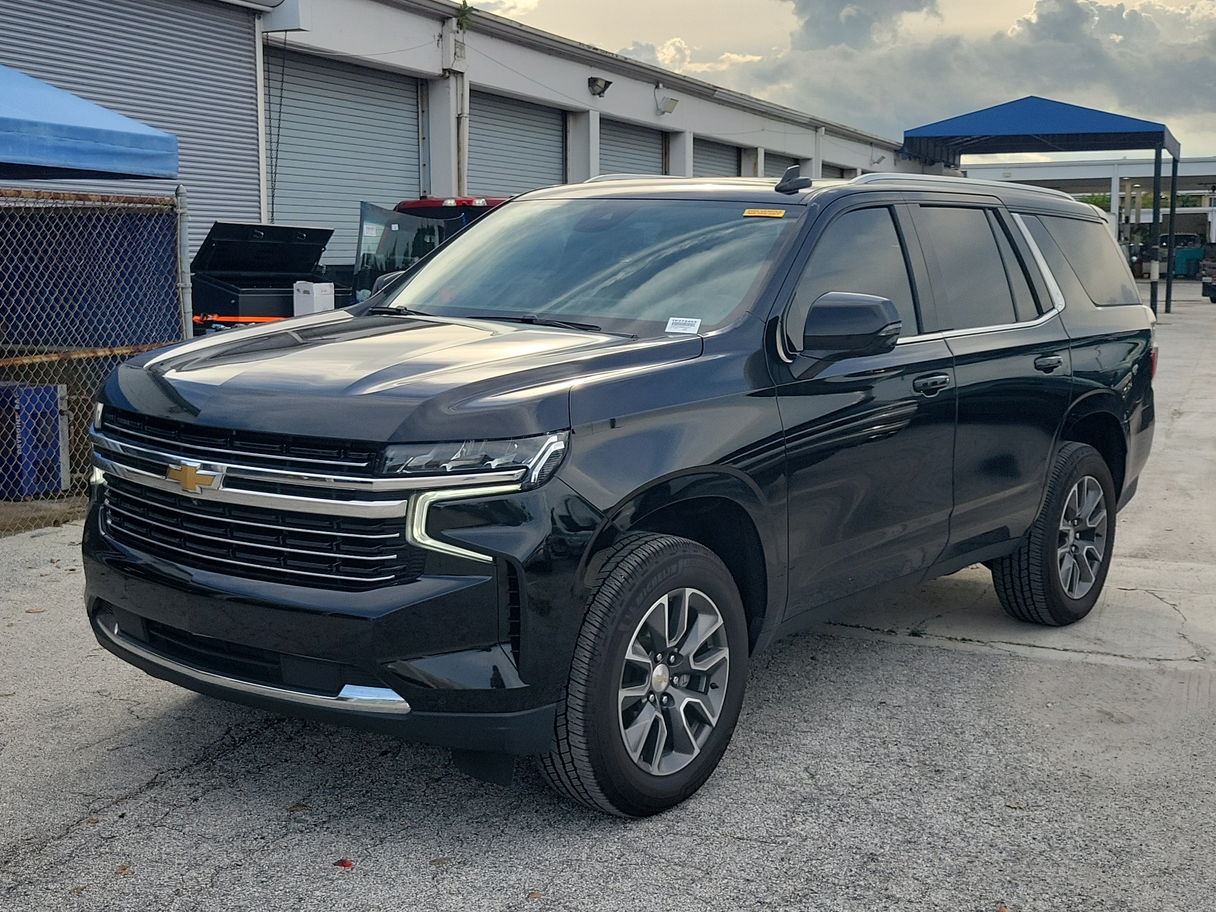 Used 2024 Chevrolet Tahoe LT w/ Luxury Package RWD image 3