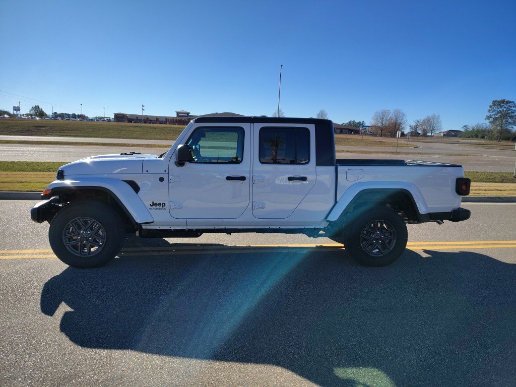 New 2026 Jeep Gladiator Sport AWD/4WD image 5
