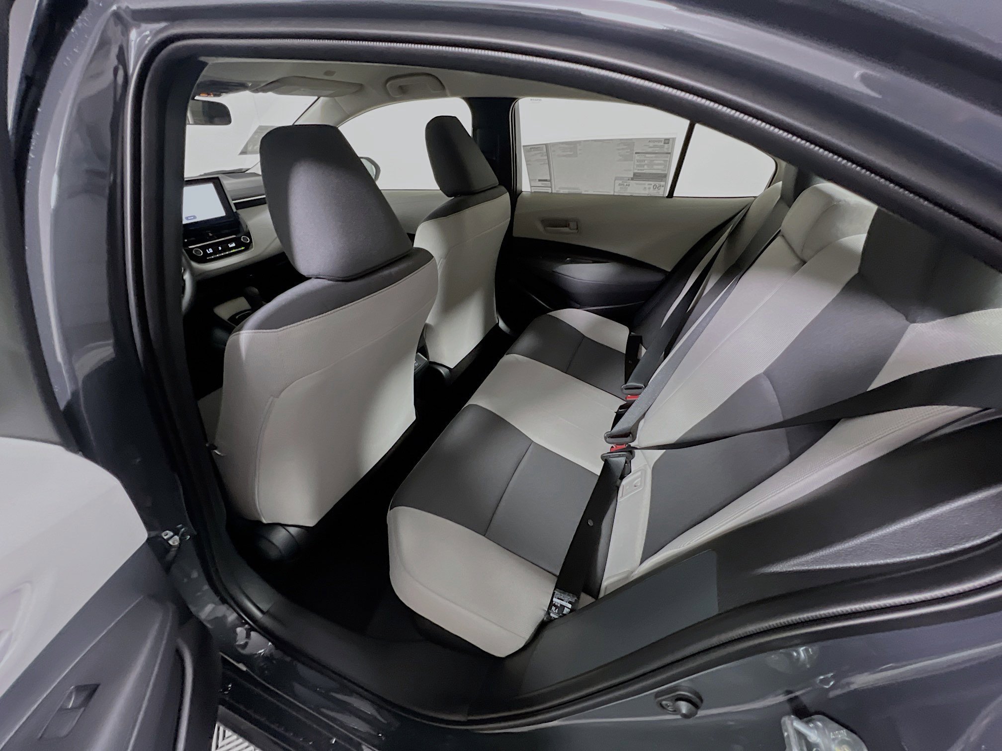 Used 2025 Toyota Corolla LE image 29