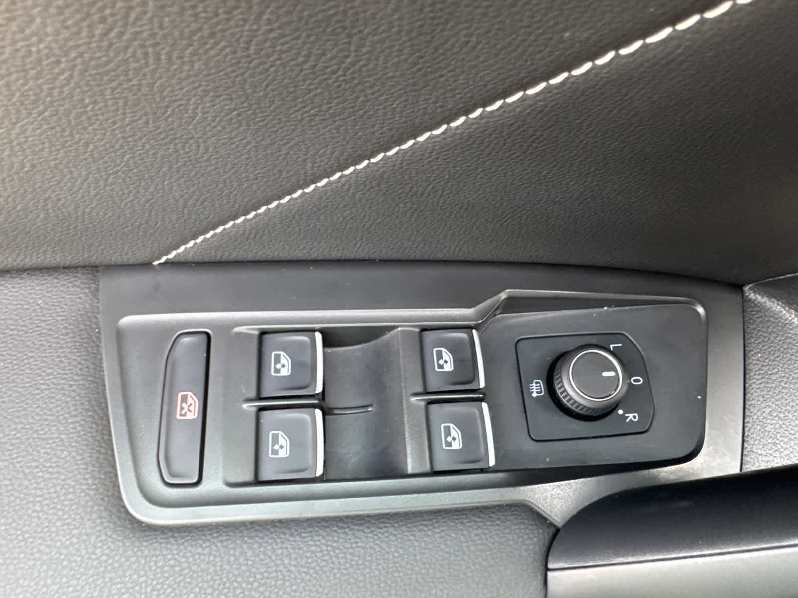 Certified 2024 Volkswagen Tiguan SE image 23