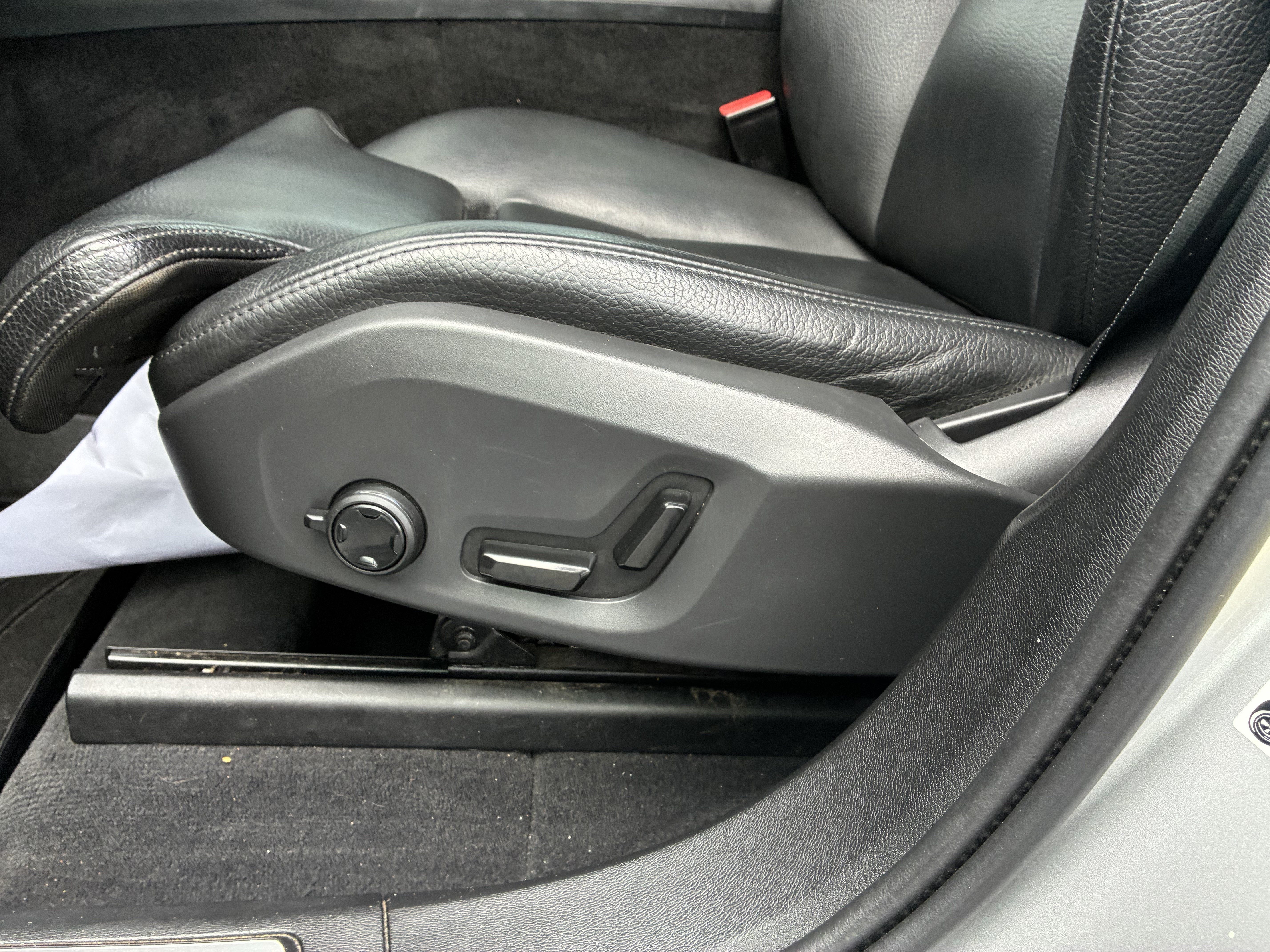 Used 2019 Volvo XC60 T5 Momentum w/ Multimedia Package AWD/4WD image 26