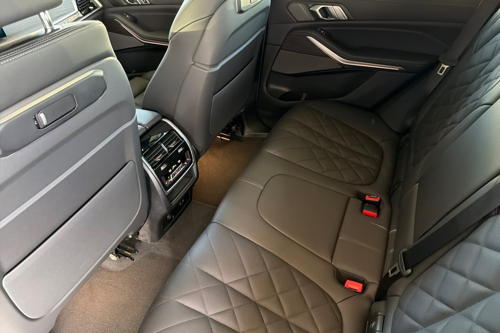 New 2026 BMW X5 xDrive40i w/ Climate Comfort Package AWD/4WD image 11