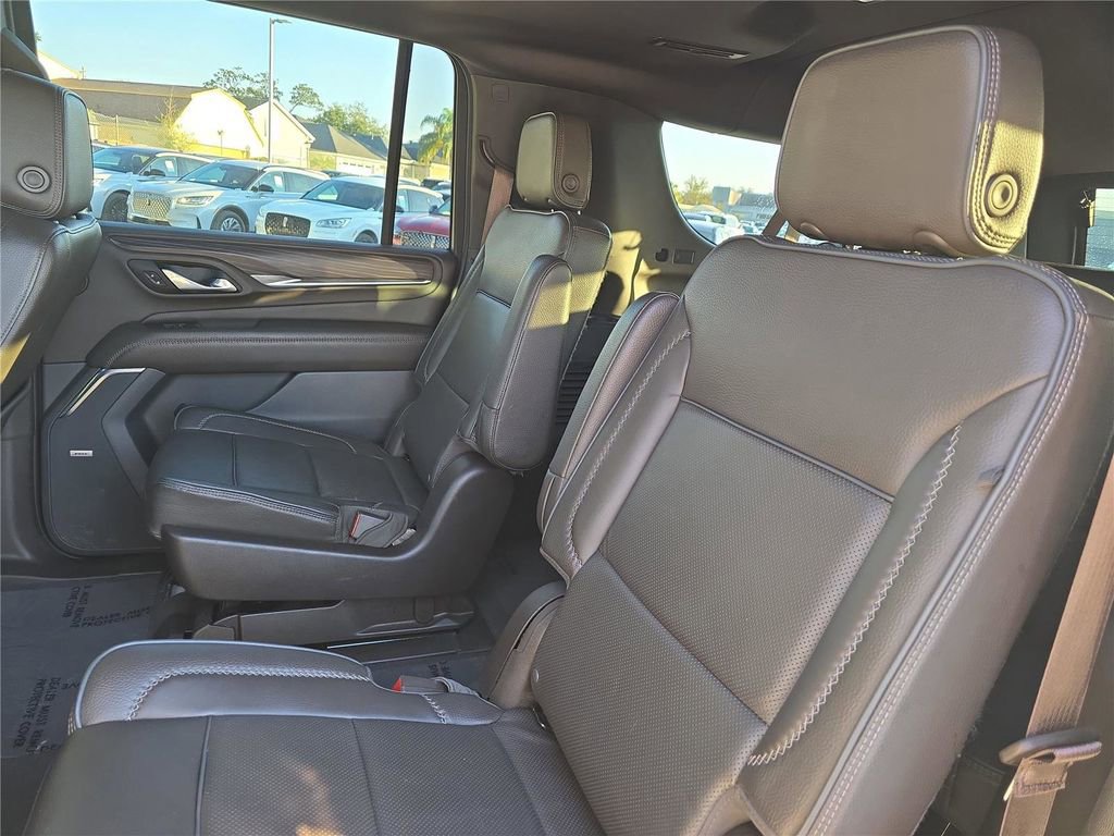 Used 2023 GMC Yukon XL Denali image 13