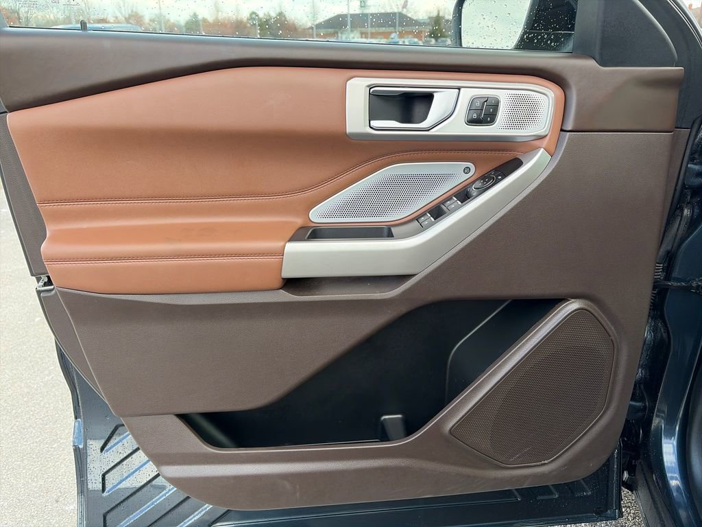 Used 2023 Ford Explorer King Ranch w/ Technology Package image 18