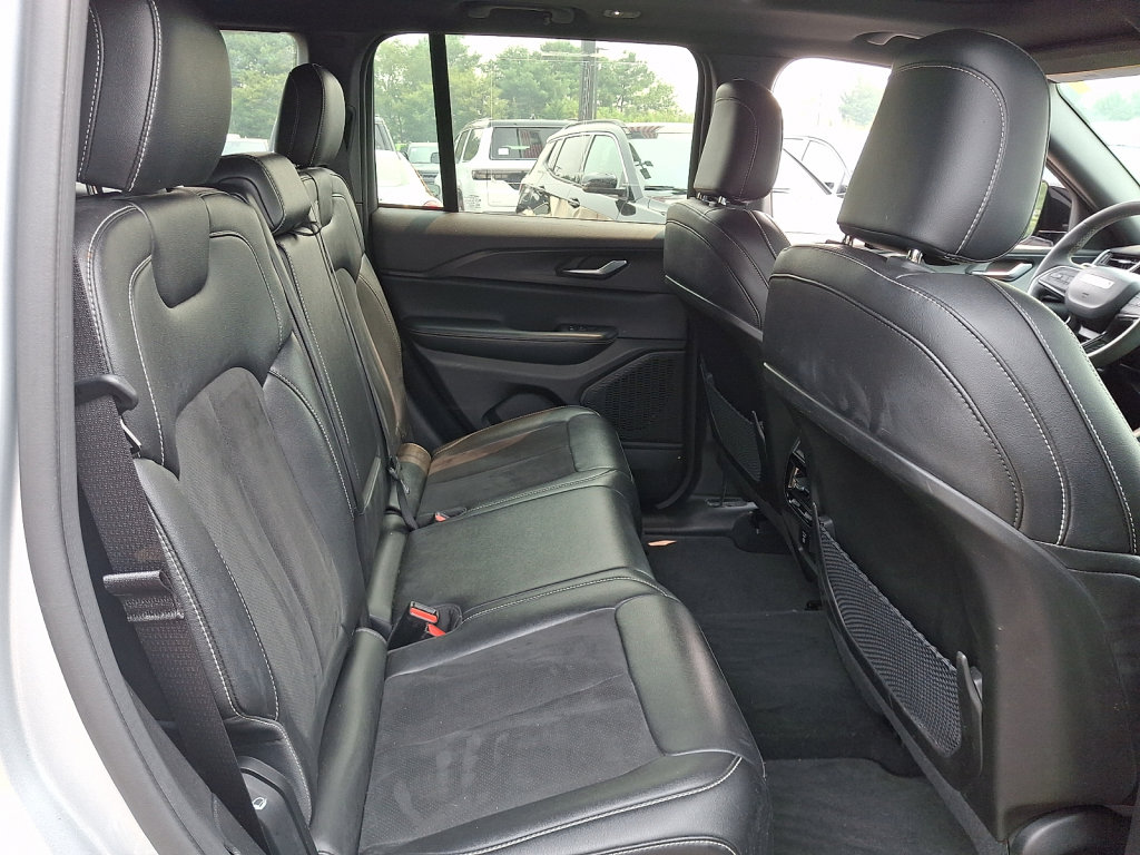 Certified 2023 Jeep Grand Cherokee Altitude AWD/4WD image 15