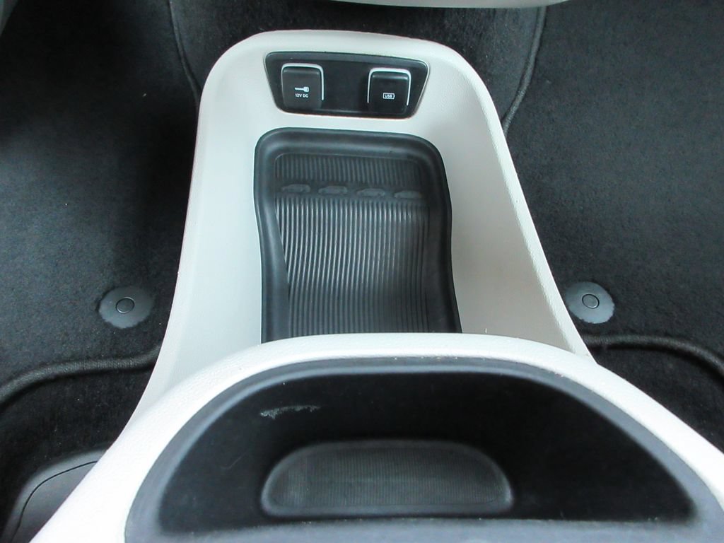 Used 2020 Chrysler Pacifica Limited FWD image 29