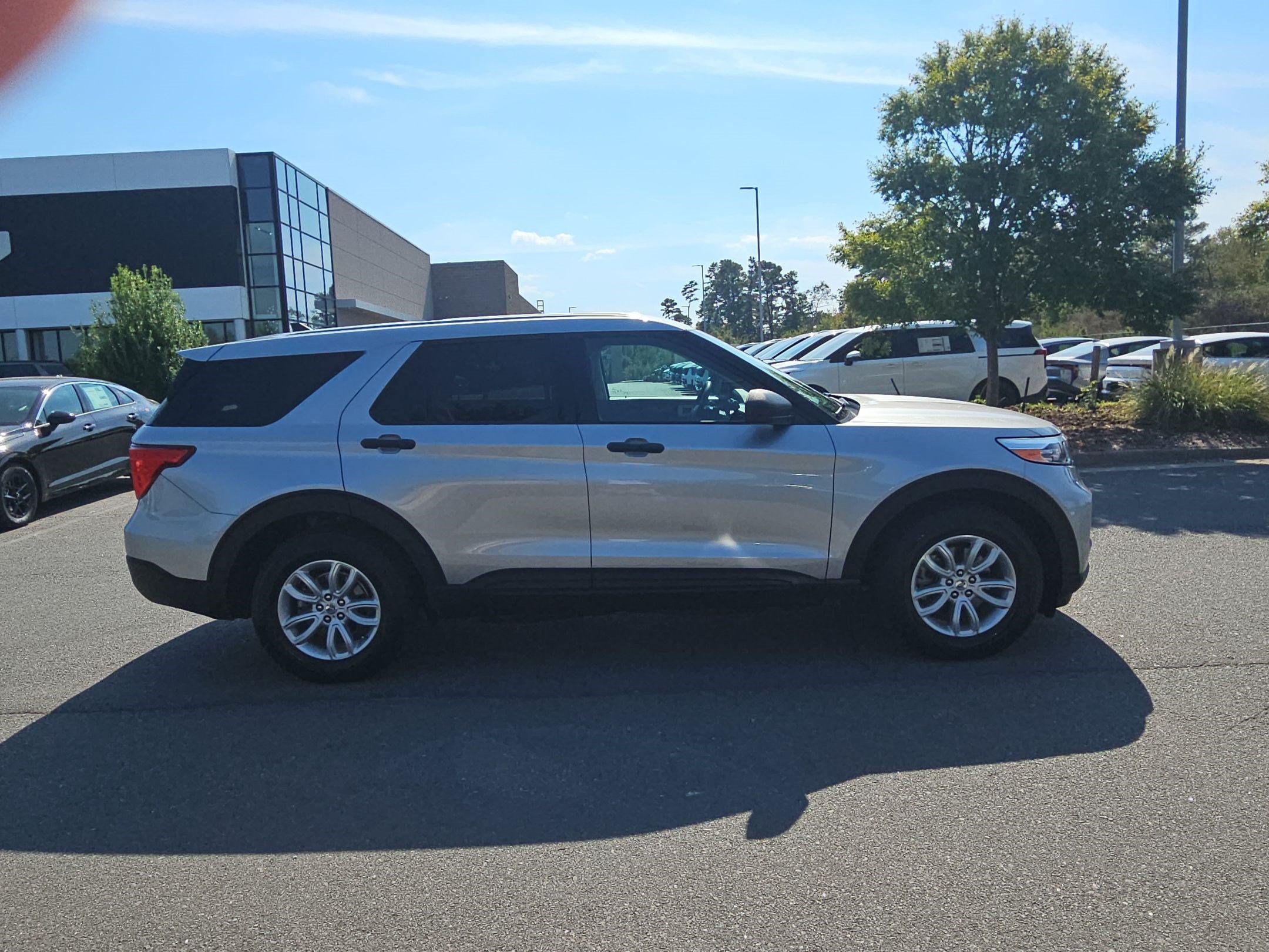 Used 2021 Ford Explorer 4WD w/ Class III Trailer Tow Package image 8