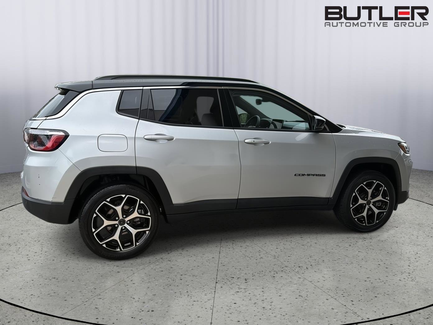 Used 2025 Jeep Compass Limited AWD/4WD image 7