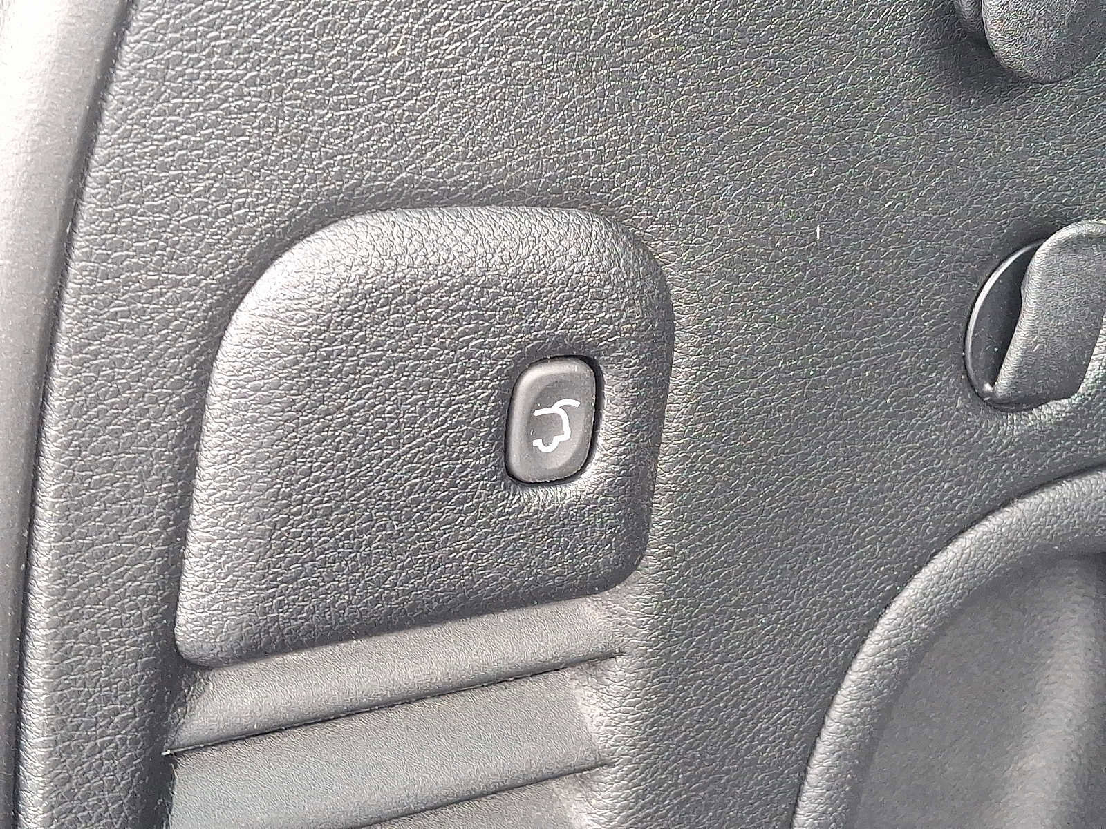 Used 2021 Jeep Grand Cherokee Limited image 32