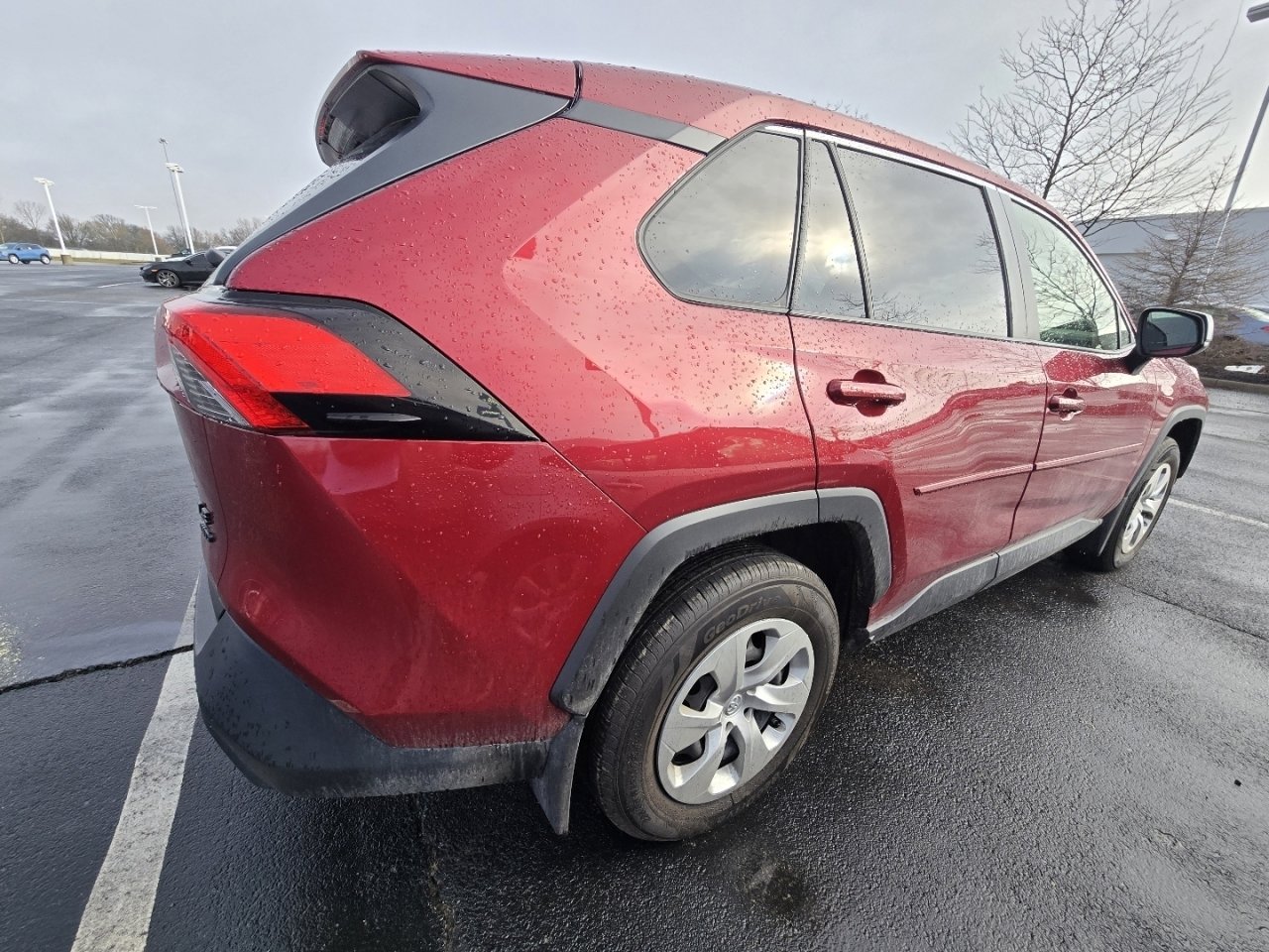 Used 2022 Toyota RAV4 LE image 8