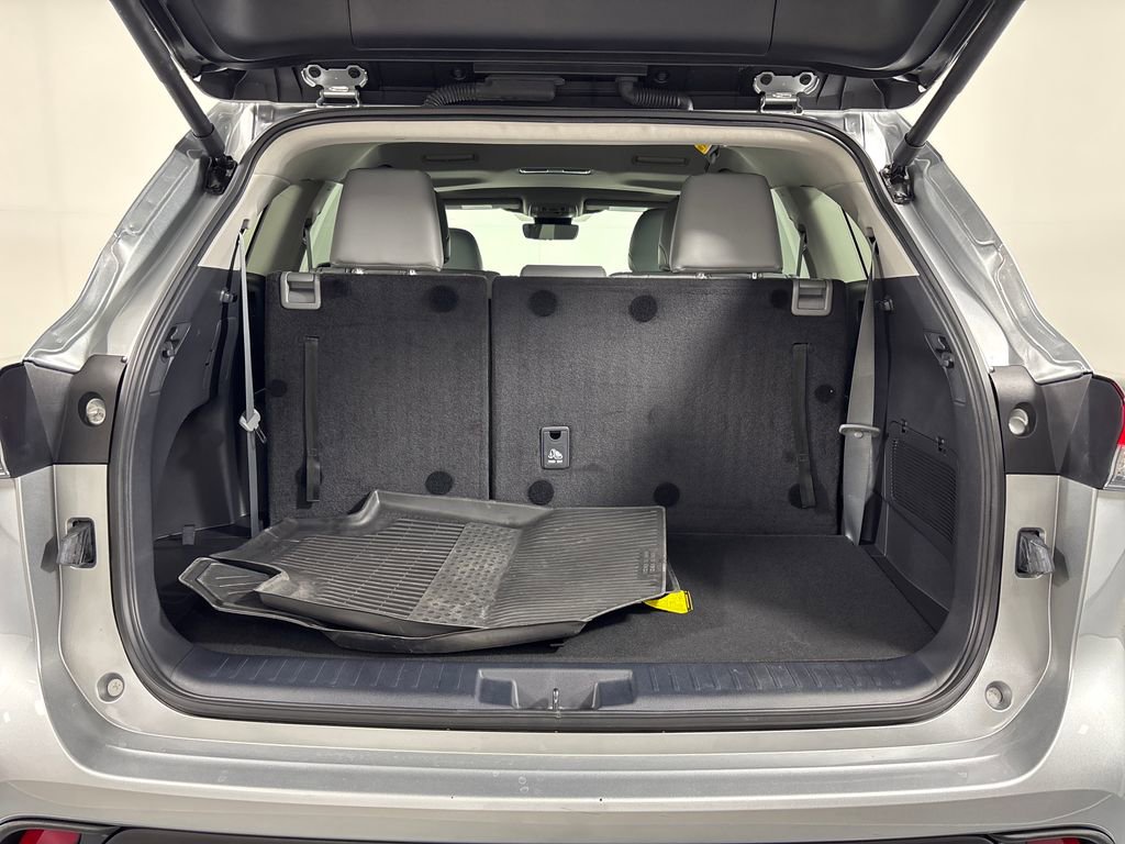 Used 2024 Toyota Highlander XLE image 33